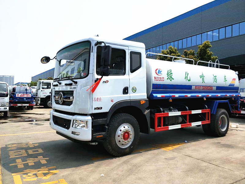 灑水車廠家，宜昌客戶秒提15噸東風(fēng)D9灑水車