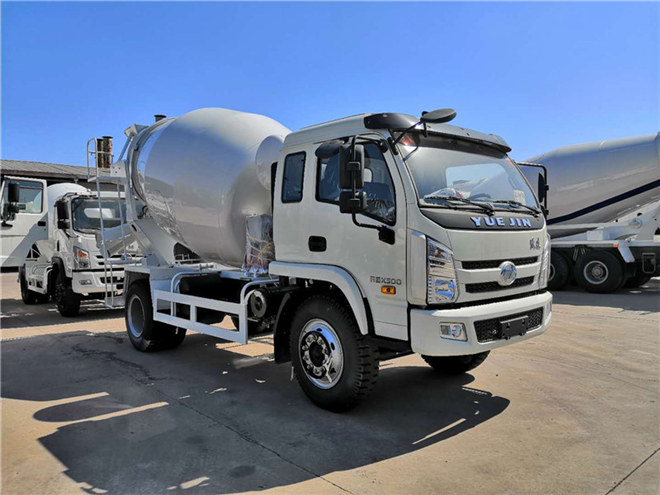 躍進(jìn)牌混凝土攪拌運(yùn)輸車(chē)