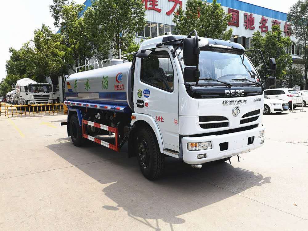 8噸灑水車價格多少，東風(fēng)福瑞卡灑水車8噸一臺多少錢